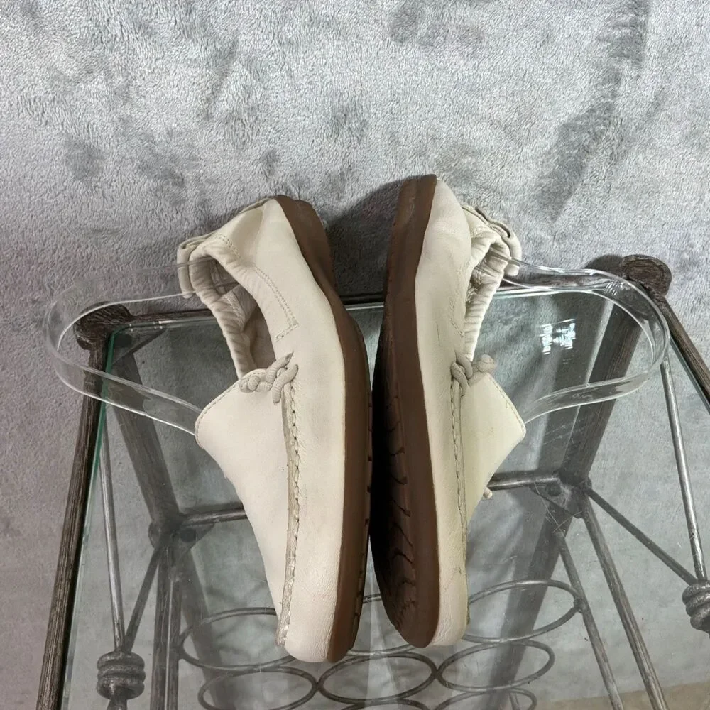 Hush Puppies Moyen leather shoes 9.5 cream Slip On Moccasin